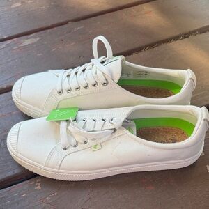 Cariuma White Canvas Sneakers